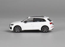 Load image into Gallery viewer, JKM 1:64 White Q5L City SUV Sports Model Diecast Metal Car New Collection