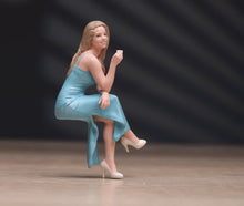 Load image into Gallery viewer, 1:24 Painted Figure Model Miniature Resin Diorama Blue Dress Lady Sitting Beauty