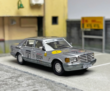 Load image into Gallery viewer, Master 1:64 Silver 560Sel W126 Sedan Classic Sport Model Diecast Metal Car