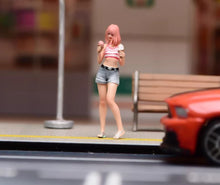 Load image into Gallery viewer, 1:24 Painted Figure Model Miniature Resin Diorama Sand Ice Cream Girl Lady