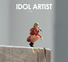 Load image into Gallery viewer, 1:64 Painted Figure Mini Model Miniature Car Scenes Resin Girl Singer Squatting