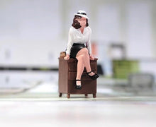 Load image into Gallery viewer, 1:64 Painted Figure Model Miniature Resin Diorama Lady Special Agent Cabinet Toy Collection