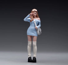 Load image into Gallery viewer, 1:24 Painted Figure Model Miniature Resin Diorama Pink Blue Dress Girl Pretty