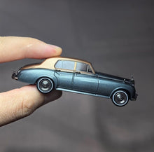 Load image into Gallery viewer, GFCC 1:64 Limited 1955 Silver Cloud I Classic Model Diecast Metal Car New Collection