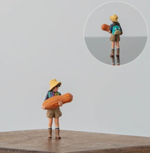 Load image into Gallery viewer, 1:64 Painted Figure Model Miniature Resin Diorama Street Shopping People Set
