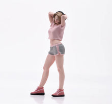 Load image into Gallery viewer, 1:24 Painted Figure Model Miniature Resin Diorama Headset Girl Casual Sporty