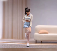 Load image into Gallery viewer, 1:24 Painted Figure Model Miniature Resin Diorama Sand Headset Pretty Girl