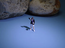 Load image into Gallery viewer, 1:64 Painted Figure Model Miniature Resin Diorama Toy Magitian Props Illusionist