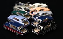 Load image into Gallery viewer, GFCC 1:64 1998 Silver Seraph Sedan Classic Luxury Model Diecast Metal Car