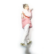 Load image into Gallery viewer, 1:64 Painted Figure Mini Model Miniature Resin Diorama Trendy Lady Street Look P