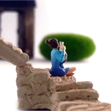 Load image into Gallery viewer, 1:64 Painted Figure Mini Model Miniature Resin Diorama Sand Toy Girl Teasing Cat