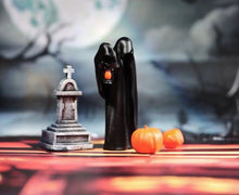Load image into Gallery viewer, 1:64 Painted Figure Model Miniature Resin Diorama Sand Halloween Ghost Pumking