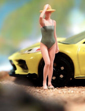 Load image into Gallery viewer, 1:64 Painted Unpainted Figure Model Miniature Resin Diorama Sand Sun Hat Lady