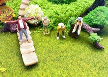 Load image into Gallery viewer, 1:64 Painted Figure Model Miniature Resin Diorama Sand Outdoor Hiking Sport Set