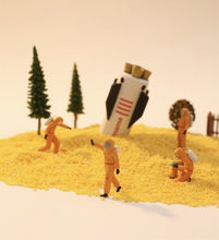 Load image into Gallery viewer, 1:64 Painted Figure Model Miniature Resin Diorama Sand BC Protective Clothing