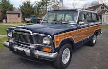 Load image into Gallery viewer, 1:64 596model Red Grand Wagoneer SUV ORV Sports Model Diecast Metal Car New Collection