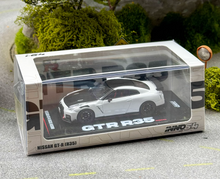 Load image into Gallery viewer, Inno 1:64 JDM White Carbon GT-R R35 NISMO Sports Model Diecast Metal Car New Collection