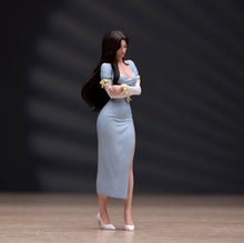 Load image into Gallery viewer, 1:24 Painted Figure Model Miniature Resin Diorama Blue Long Dress Lady Woman