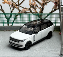 Load image into Gallery viewer, LCD 1:64 White 2022 Range Rover Luxury SUV Sports Model Diecast Metal Car New Collection
