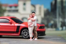 Load image into Gallery viewer, 1:64 Painted Figure Model Miniature Resin Diorama Sand Casual Man Woman Kid Pet