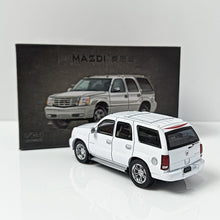 Load image into Gallery viewer, Masdi 1:64 White 2005 Escalade Full Size SUV Sport Model Diecast Metal Car BN