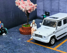 Load image into Gallery viewer, 1:64 Painted Figure Mini Model Miniature Resin Diorama Sand Trendy Fashion Girl