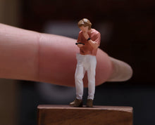 Load image into Gallery viewer, 1:64 Painted Figure Model Miniature Resin Man Walking Playing with Mobile New