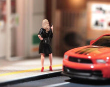 Load image into Gallery viewer, 1:64 Painted Figure Model Miniature Resin Diorama Sand Beauty Lady With Gun Collection