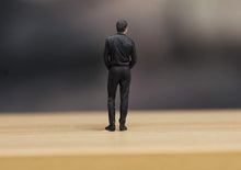 Load image into Gallery viewer, 1:64 Painted Figure Model Miniature Resin Diorama Sand Black Shirt Man Cool Guy