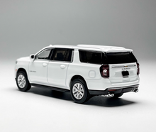 Load image into Gallery viewer, Masdi 1:64 White Suburban Full Size SUV Sports Model Diecast Metal Car New Collection