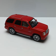Load image into Gallery viewer, Masdi 1:64 Red 2005 Escalade Full Size SUV Sport Model Diecast Metal Car New Collection