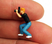 Load image into Gallery viewer, 1:64 Painted Figure Mini Model Miniature Resin Diorama Camera Man Photographer