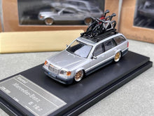Load image into Gallery viewer, Mortal 1:64 Silver Gold Rim S124 E300 Wagon Roof Bike Model Diecast Metal Car