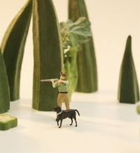 Load image into Gallery viewer, 1:64 Painted Figure Model Miniature Resin Diorama Sand Hunting Scene Hunter Dog