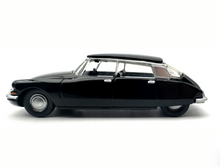 Load image into Gallery viewer, 1:76 Black 1967 DS19 Sedan Sports Model Diecast Metal Car New Collection