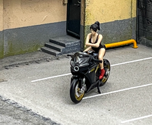 Load image into Gallery viewer, CM 1:64 Black MV Agusta 800 Figure Sports Model Diecast Metal Motorcycle New Collection