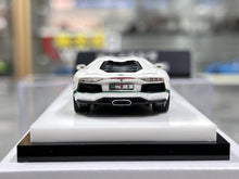 Load image into Gallery viewer, VMB 1:64 Dubai Police Aventador LP700-4 Sports Model Diecast Resin Car New Collection