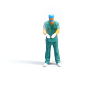 Load image into Gallery viewer, 1:64 Painted Figure Mini Model Miniature Resin Diorama Doctor Nurse Preparing