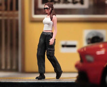 Load image into Gallery viewer, 1:64 Painted Figure Model Miniature Resin Diorama Sand Casual Girl With Shades New Collection
