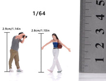 Load image into Gallery viewer, 1:64 Painted Figure Model Miniature Resin Diorama Toy Sand Taking Photo Couple
