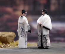 Load image into Gallery viewer, 1:64 Painted Figure Model Miniature Resin Sand Kimono Style Couple Man Woman