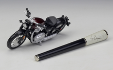 Load image into Gallery viewer, Bburago 1:18 Red Bonneville Bobber Sports Model Diecast Metal Motorcycle New