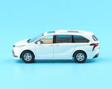 Load image into Gallery viewer, Masdi 1:64 White Sienna Mini Van MPV Sports Model Diecast Metal Car New Collection