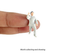 Load image into Gallery viewer, 1:64 Painted Figure Mini Model Miniature Resin Diorama Tai Chi Grandpa Grandma