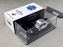Load image into Gallery viewer, Rollin 1:64 SFPD Police Dog CV CROWN VICTORIA Model Diecast Metal Car New Collection