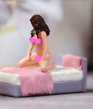 Load image into Gallery viewer, 1:64 Painted Unpainted Figure Model Miniature Resin Diorama Kneeling Sexy Beauty New