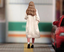 Load image into Gallery viewer, 1:64 Painted Figure Model Miniature Resin Diorama Sand Walking Girl Blone Hair New Collection