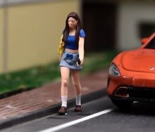 Load image into Gallery viewer, 1:24 Painted Figure Model Miniature Resin Diorama Sand Walking Girl Blue Top