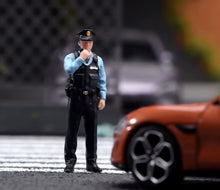 Load image into Gallery viewer, 1:64 Painted Figure Model Miniature Resin Sand Policeman Set Five People Police