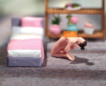 Load image into Gallery viewer, 1:64 Painted Figure Model Miniature Resin Diorama Sand Muscle Man Sexy Girl Lady